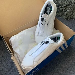 Brand new never worn Adidas Sleek Super Zipper